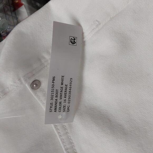 Amanda High-Waisted Bootcut Jeans | Gloria Vanderbilt | 16 - Picture 14 of 15